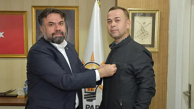 İYİ Parti'den istifa edip AK Parti'ye katıldı