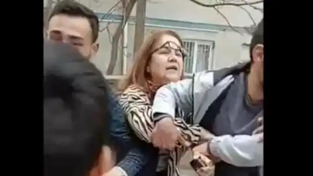 Ankara'da başörtülü kadına saldırı