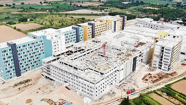 Türkiye'nin 21. Şehir Hastanesi yükselmeye devam ediyor