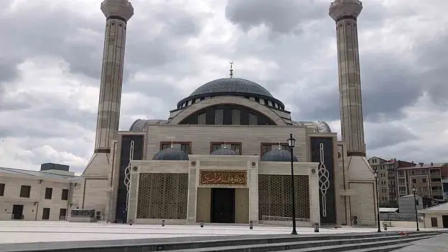 Temeli 2018'de atılmıştı, aynı anda 3 bin 600 kişi ibadet edecek