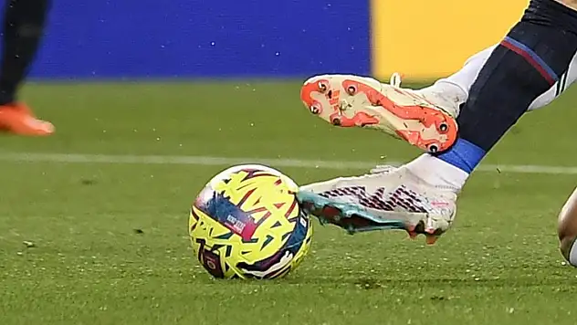 Avrupa futbolunda Barcelona, Benfica ve Feyenoord, şampiyonluk için gün sayıyor