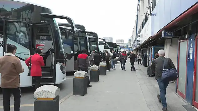 Otogarda ek seferlerde beklenen olmadı