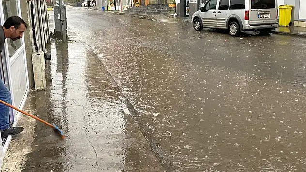 Üç ilde dolu ile sağanak etkili oldu