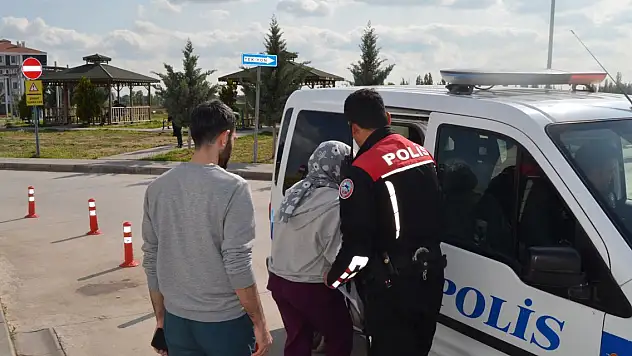 Hasta ve yakınları, 'serum' nedeniyle 2 sağlık memurunu darbetti