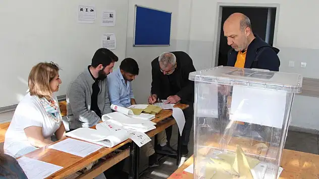 Doğu ve Güneydoğu'da seçmenler sandık başlarında