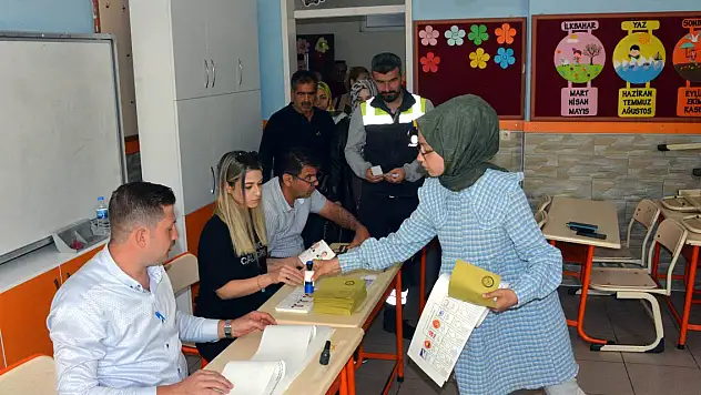 Kahramanmaraş'ta oy verme işlemi başladı