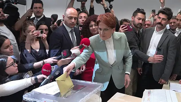 Meral Akşener oyunu kullandı