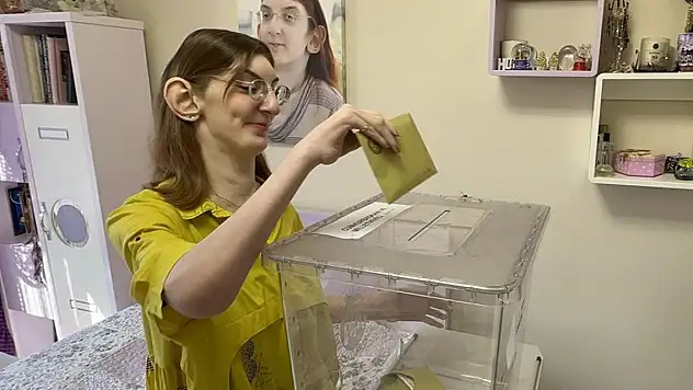 'Dünyanın en uzun boylu kadını' oyunu kullandı