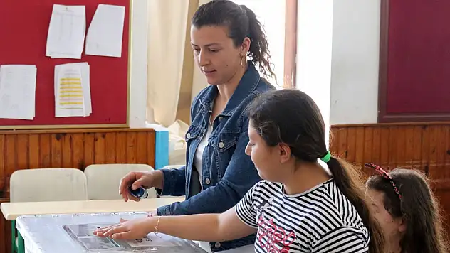 Geceleri 10 bin kişinin olduğu mahallede, 75 seçmen bulunuyor