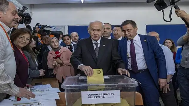 Bahçeli'nin oy kullandığı sandıktan Kılıçdaroğlu birinci çıktı