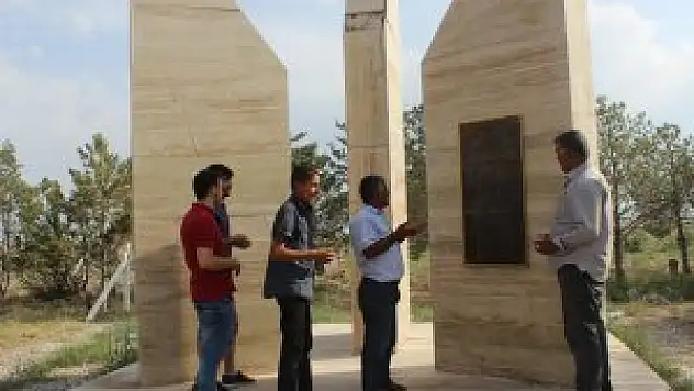 Karapınar'da sürücülerden Trafik Kurbanları Anıtı'na ilgi