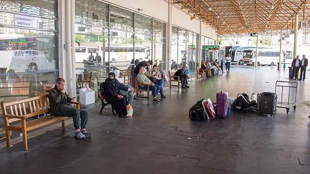 Diyarbakır'da seçim sonrası otogarda yoğunluk