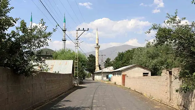 Terör baskınının yaşandığı o yerleşim yerinde 30 yıldır silinmeyen izler! 'Babası gözlerinin önünde şehit edildi'
