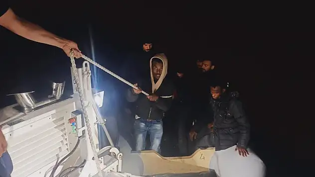 55 düzensiz göçmen yakalandı, 10 göçmen kurtarıldı