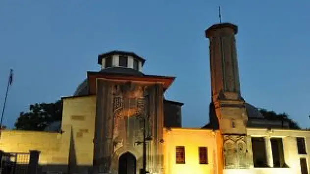 İkindi sohbetlerinde Hüsameddin Çelebi konuşuldu