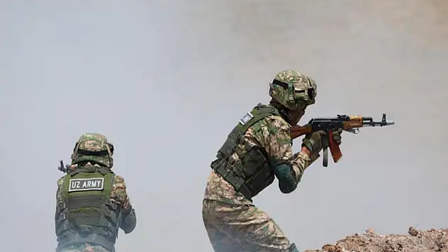 Özbekistan-Kazakistan ortak askeri tatbikatı yapıldı