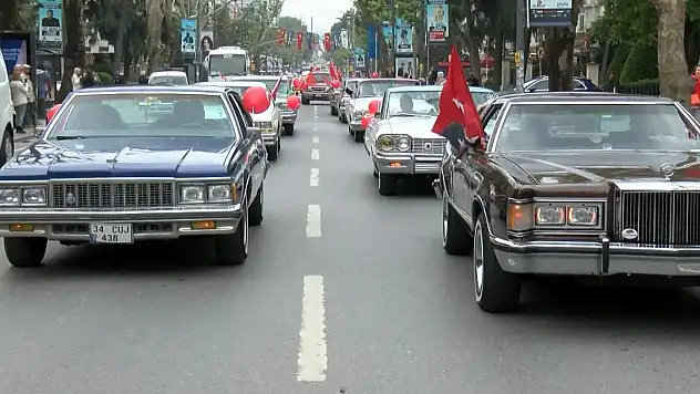 Klasik otomobille 104. yıl konvoyu