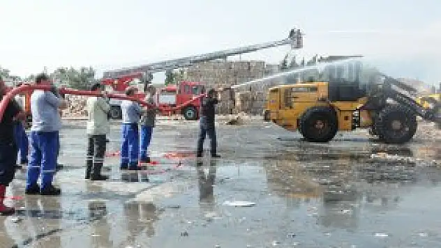 Kahramanmaraş'ta kağıt fabrikasında yangın