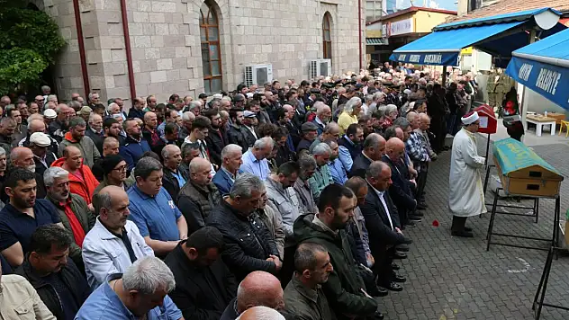 'Dünyanın en uzun burunlu insanı', son yolcuğuna uğurlandı