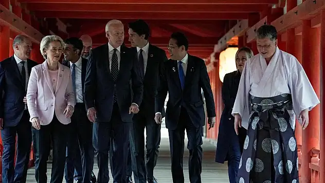 G7 Liderleri Hiroşima'da Şinto tapınağını gezdi