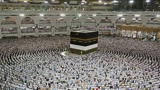 Mekke'de hac ibadeti için çadırlar yıkandı