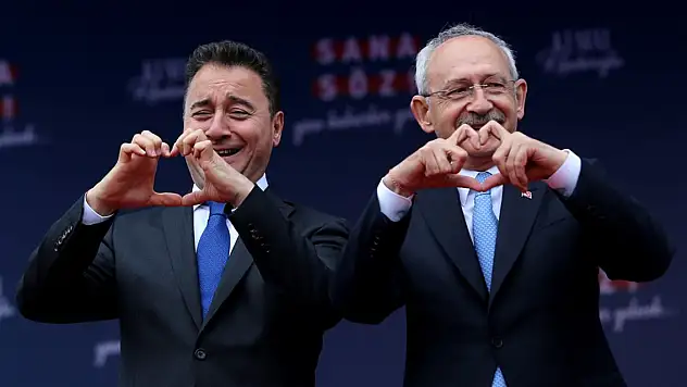 Altılı masadan iki istifa haberi daha!