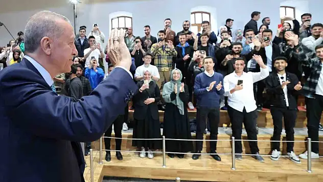 'Kendi ikballeri uğruna sizi kullanmak isteyenlere gençlerimizin artık 'yeter' diyeceğinden şüphe duymuyorum'