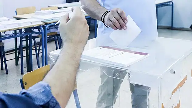 Yunanistan'da genel seçim için sandık başında