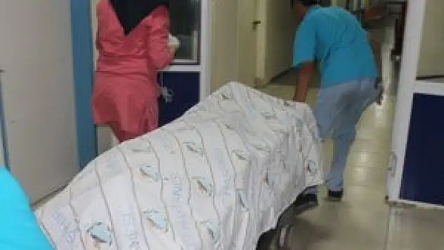 İki kız kardeş serinlemek için girdikleri gölde boğuldu