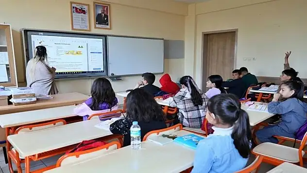 MEB gelişmeyi duyurdu! Yaz tatili 1 ay...