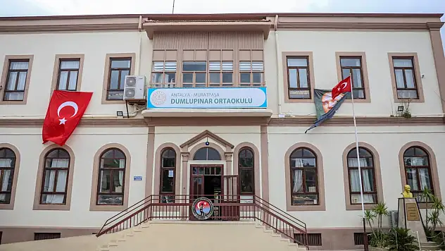 118 yıllık ortaokulda eğitim Rum çocukları için yapıldı, savaşta askerlere hastane oldu