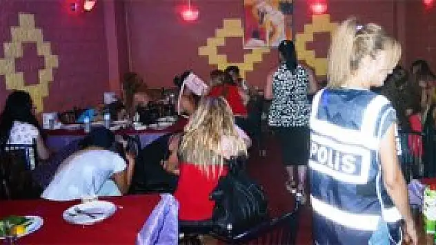 Göçmen kaçakçılığı ve fuhuş operasyonu: 32 gözaltı