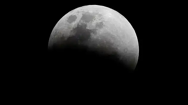 Ay'ın navigasyon haritası çıkartılıyor