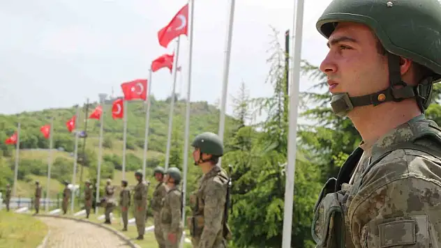 Bingöl'de 30 yıl önce şehit edilen 33 asker anıldı