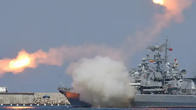 Son Dakika! TürkAkım'ı ve Mavi Akım'ı koruyan Rus donanmasına ait savaş gemisi saldırıya uğradı