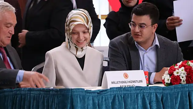 Meclisin en genç milletvekili kaydını yaptırdı