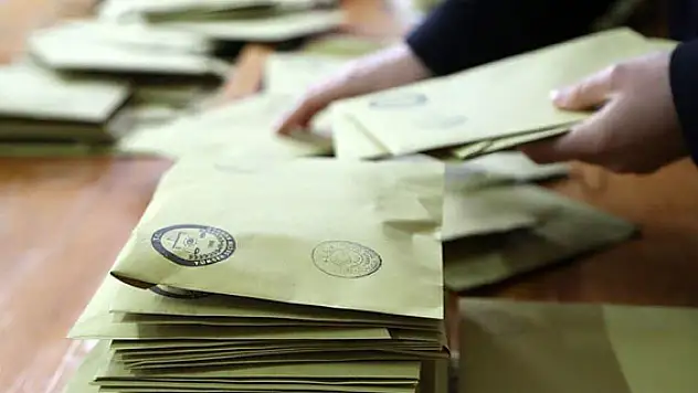 Yurt dışı ve gümrüklerde oy kullananların sayısı 1,9 milyonu aştı