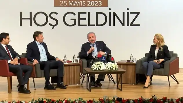 Meclis Başkanı Şentop, Türkiye Yüzyılı Sempozyumu'nda gençlerle buluştu