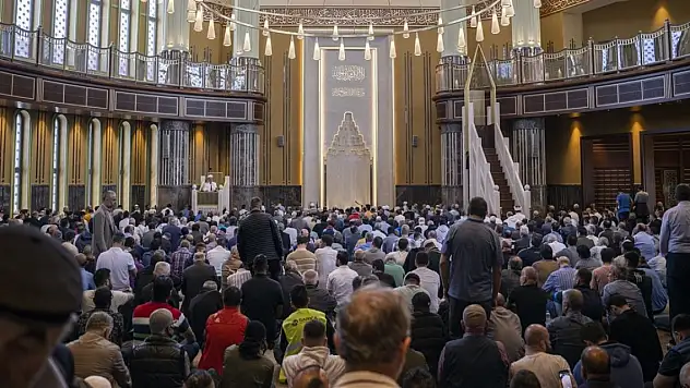 Taksim Camii'nde açılışının 2. yıl dönümünde Kur'an-ı Kerim okundu