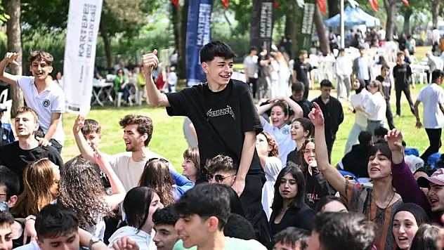 Üniversite sınavlarına girecek öğrencilere jest