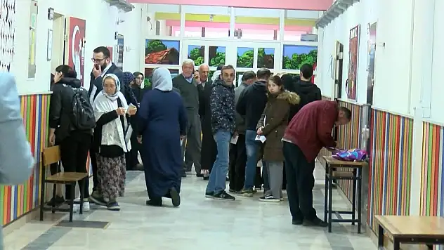 İstanbul'da ilk oylar kullanıldı