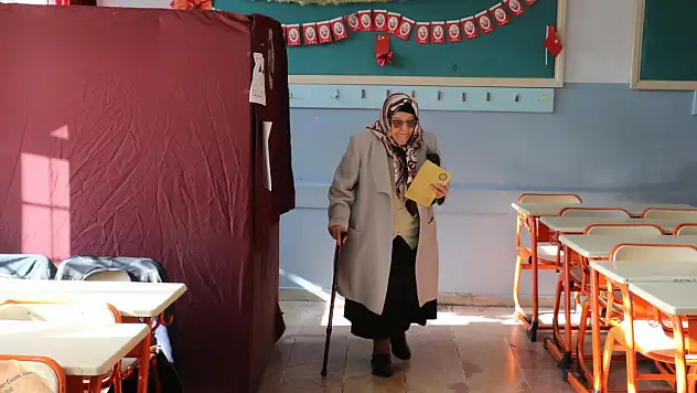 Eskişehir'de oy verme işlemi başladı