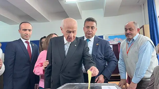 Bahçeli, oyunu kullandı: 'Yeni yüzyılın ilk seçimi bugün tamamlanmış olmaktadır'