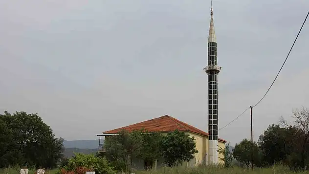 Köyün bayramlık elbise gibi bayramlık camisi var