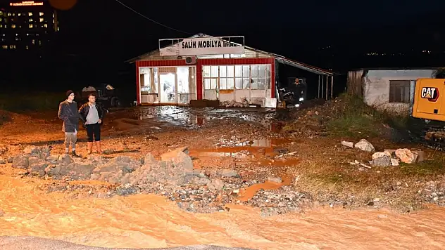 Samsun'un Vezirköprü ilçesinde sağanak sele neden oldu