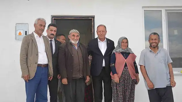 Başkan Oprukçu, Konyalı depremzede ailenin yüzünü güldürdü