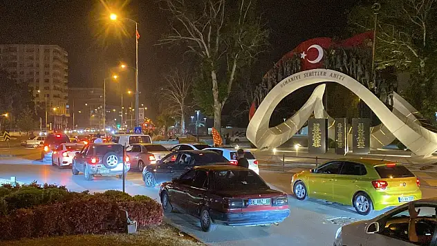 Osmaniye'de Galatasaray taraftarları şampiyonluğu kutladı