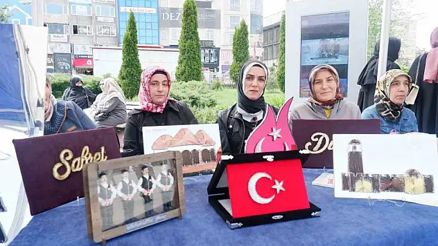 Bir yıllık emeklerini sergilediler