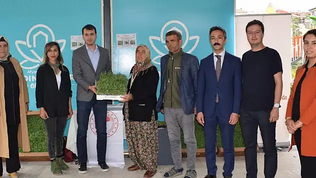 Kadınlara ücretsiz kekik fidesi dağıtıldı