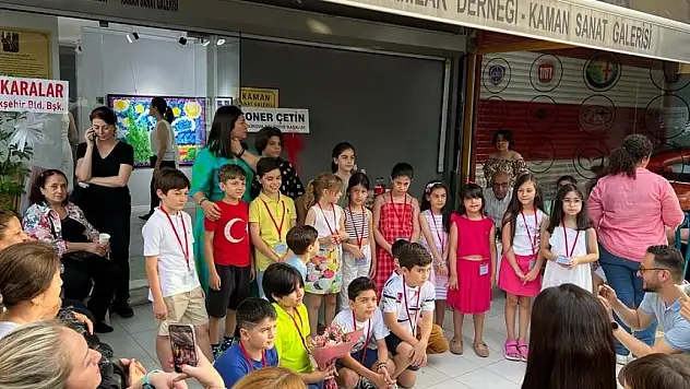 Adana'da minik öğrencilerden karma sergi